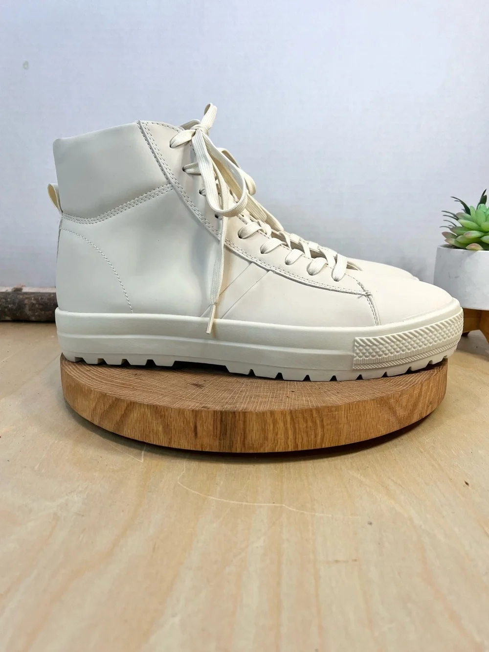 Zara modern statement